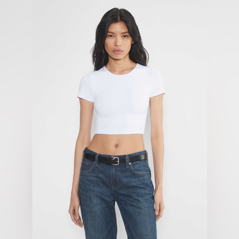 Babaton Contour Crew Cropped T-Shirt
